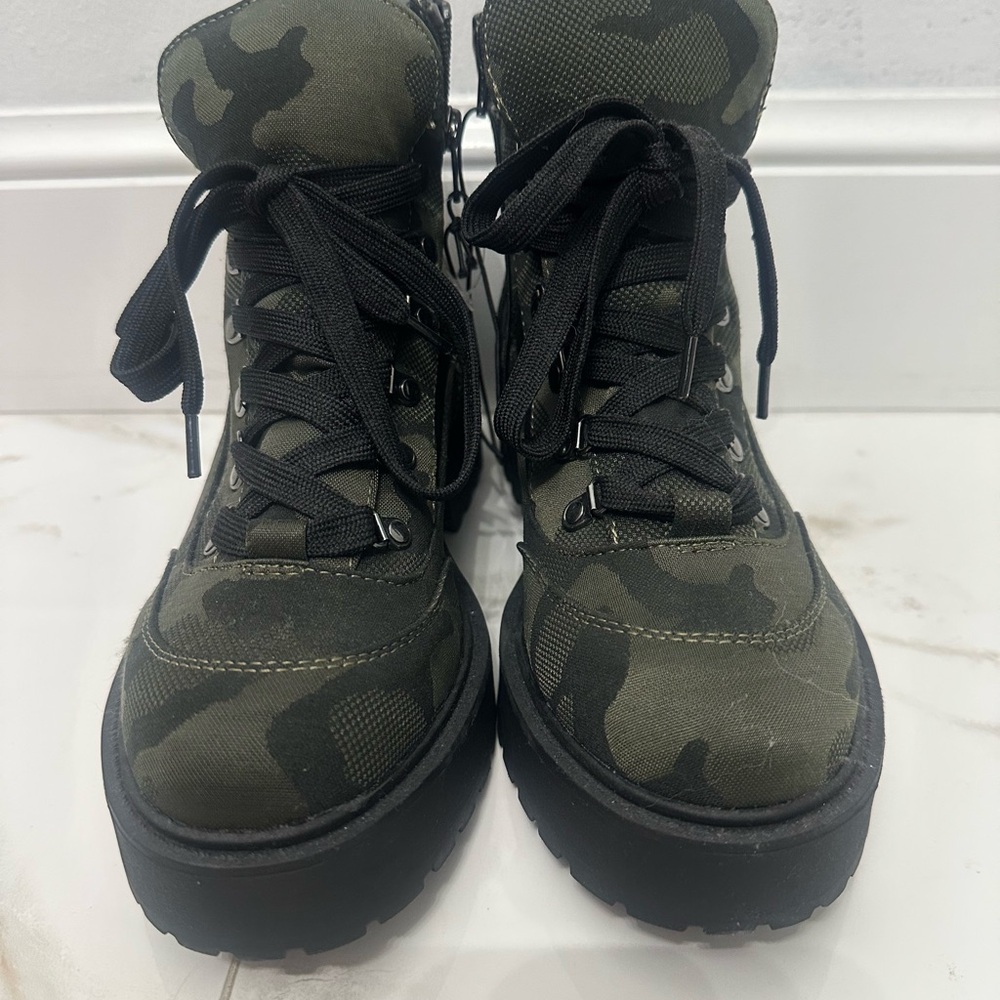 Universal Thread Green Camo Combat Boots